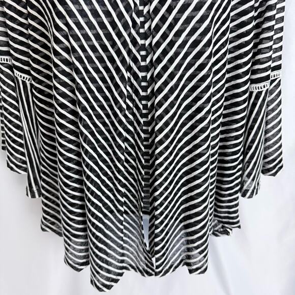 Studio JPR Bell Sleeve Layered Top Size Small - Picture 3 of 11